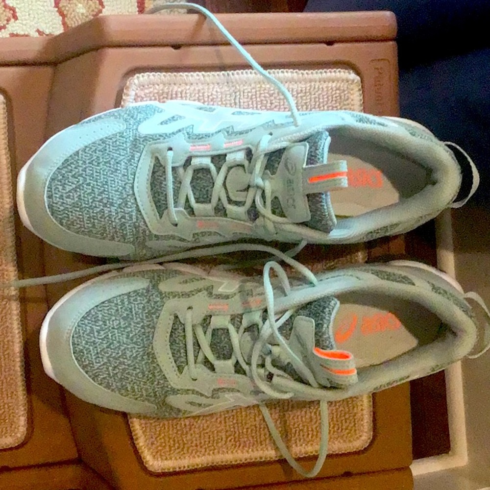 Teal colored ASICS size 10 running shoes
